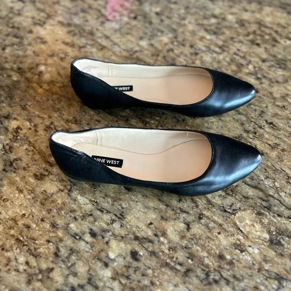 Nine West | Pointed Toe Leather Flats | Size 7W - Picture 5 of 9